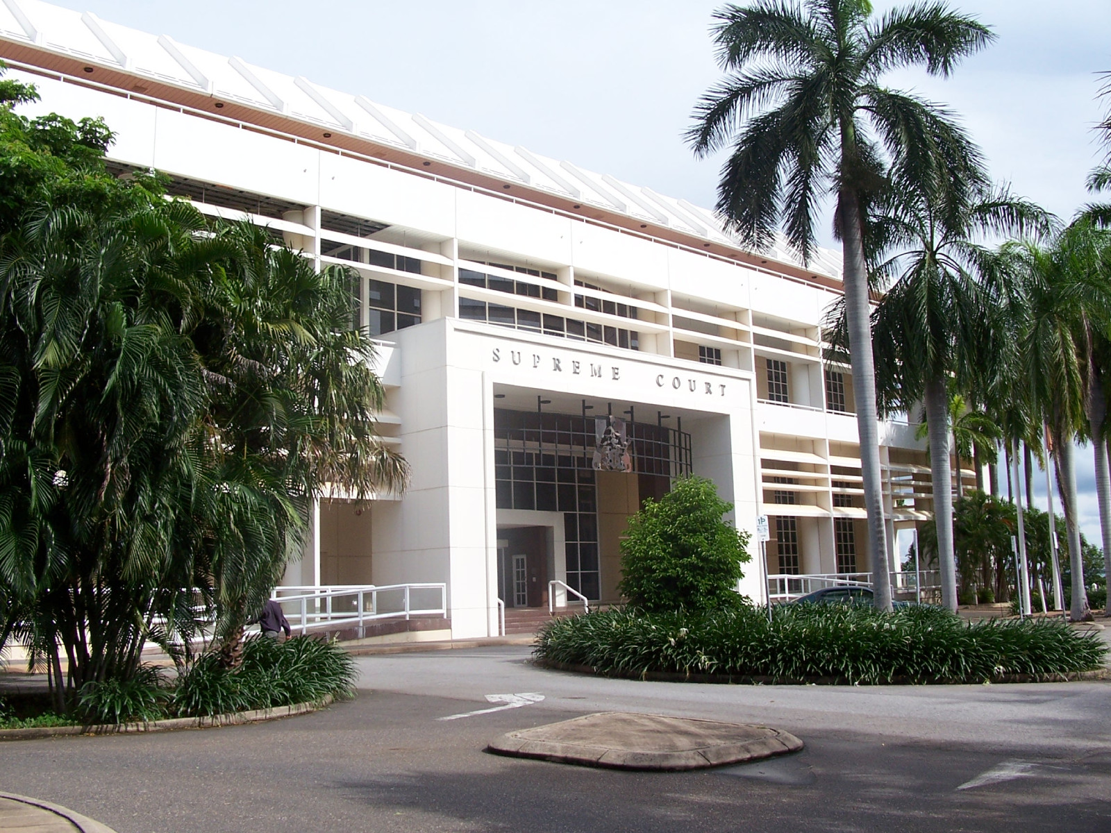 Road leading to the entrance of the Darwin Supreme Court