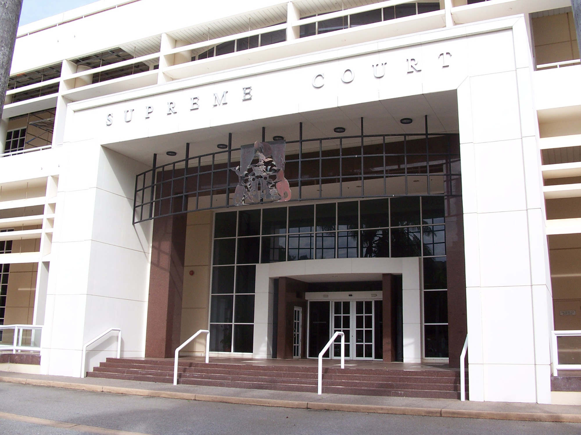 Entrance to the Darwin Supreme Court